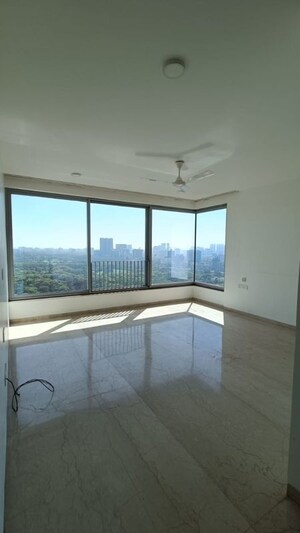 Room in 3 BHK Apartment at Oberoi Realty Esquire, Goregaon East – for Rent