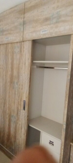 Room in 3 BHK Apartment at Parker White Lily, Sector 8 – for Rent