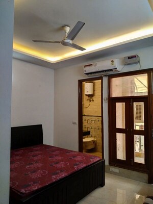 Room in 3 BHK Builder Floor at Saket – for Rent