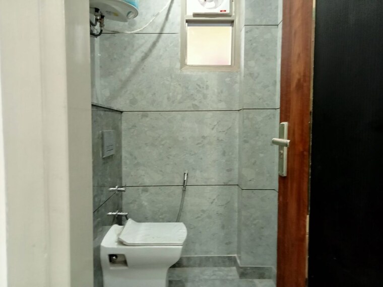 Bathroom, mahavir enclave 1 2 Bedroom 562 Sq.Ft. Builder Floor In Mahavir Enclave 1 Delhi 10228994