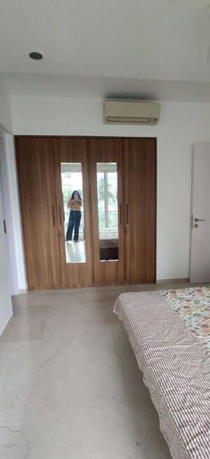 Room in 3 BHK Apartment at Lodha Fiorenza, Goregaon East – for Rent