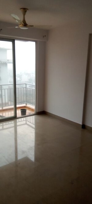 Room in 2 BHK Apartment at Parker White Lily, Sector 8 – for Rent