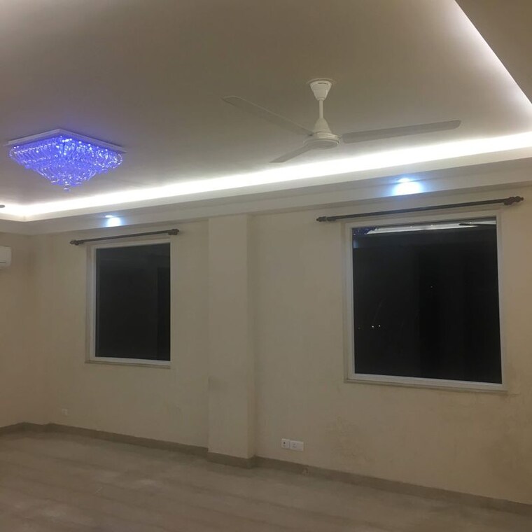 Room, east of kailash 3 Bedroom 300 Sq.Yd. Builder Floor In East Of Kailash Delhi 10229036