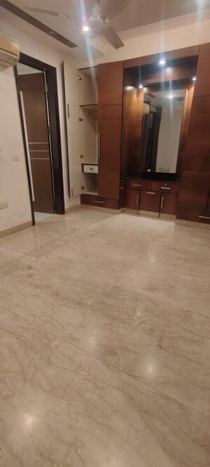 Room in 3 BHK Builder Floor at Greater Kailash Part 3 – for Rent