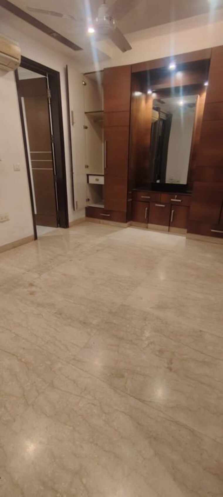 Room, greater kailash part 3 3 Bedroom 217 Sq.Yd. Builder Floor In Greater Kailash Part 3 Delhi 10229069
