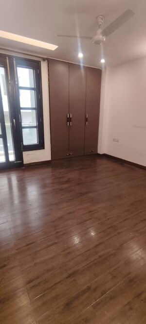 Room in 3 BHK Builder Floor at Greater Kailash Part 3 – for Rent