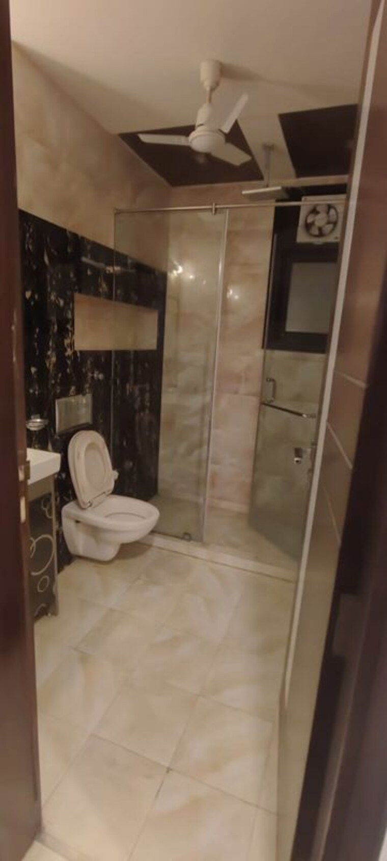 Bathroom, greater kailash part 3 3 Bedroom 217 Sq.Yd. Builder Floor In Greater Kailash Part 3 Delhi 10229069