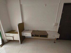 Furnished Amenities in 2.5 BHK Apartment at Pimple Saudagar – for Rent