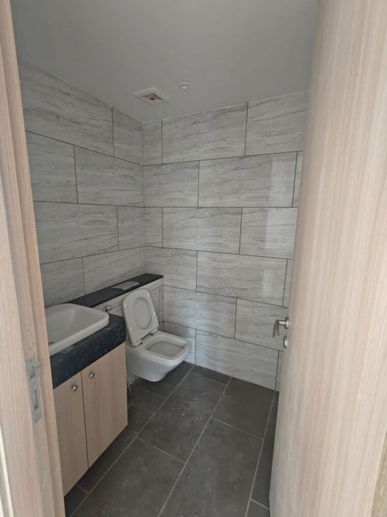Bathroom, rustomjee-crown 4 Bedroom 2100 Sq.Ft. Apartment In Prabhadevi Mumbai 10229079