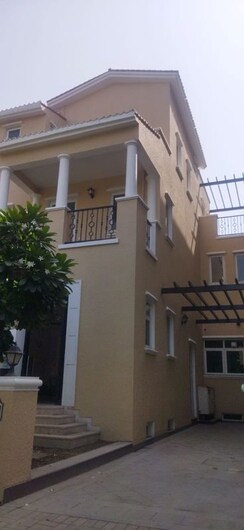5 BHK + Pooja Room,Servant Room,Basement Villa For Sale in Emaar Marbella