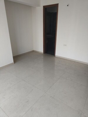 Room in 2 BHK Apartment at Runwal Eirene, Balkum Pada – for Rent