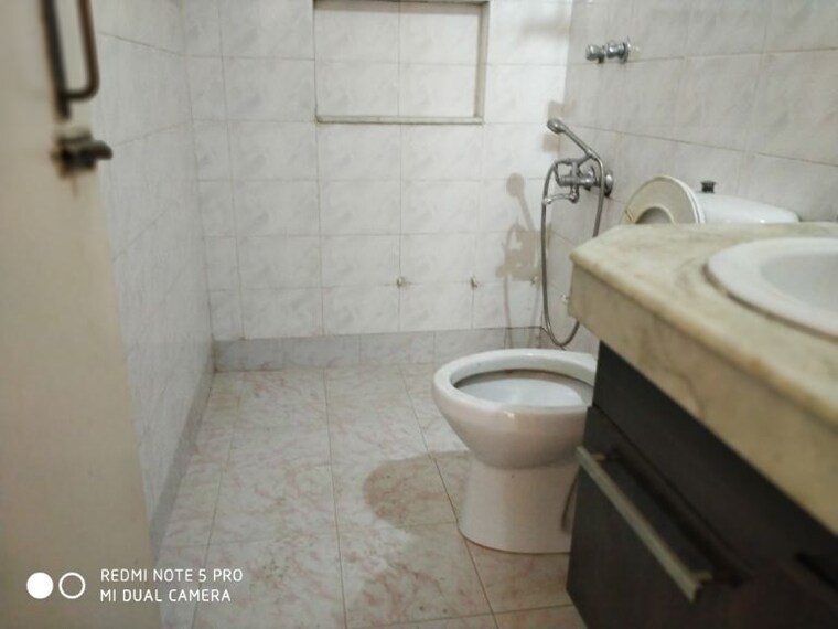 Bathroom, ss-southend-floors 2 Bedroom 1150 Sq.Ft. Builder Floor In South City 2 Gurgaon 10229168