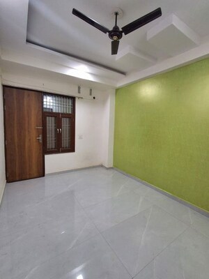Room in 2 BHK Apartment at Green Valley, Chipiyana Buzurg – for Rent