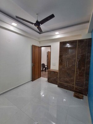 Room in 2 BHK Apartment at Green Valley, Chipiyana Buzurg – for Rent