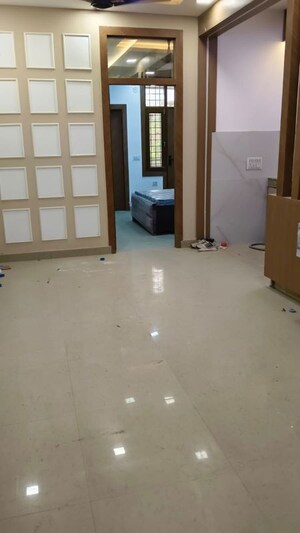 Room in 2 BHK Builder Floor at Shakti Khand Iii – for Rent