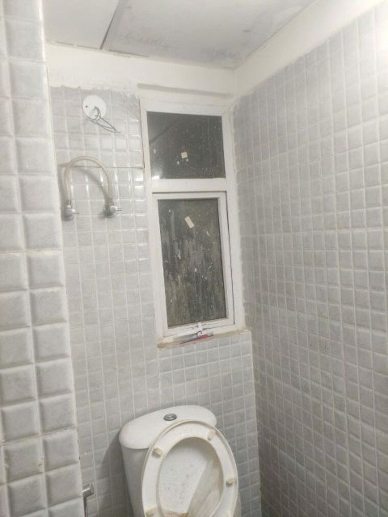 Bathroom, amrapali-centurian-park 2 Bedroom 890 Sq.Ft. Apartment In Tech Zone 4 Greater Noida Greater Noida 9552395