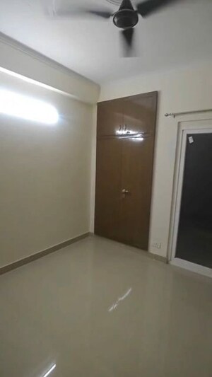Room in 3 BHK Apartment at Amrapali Terrace Homes, Tech Zone 4 Greater Noida – for Rent
