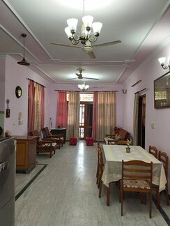 3 BHK Builder Floor For Rent in Sector 23