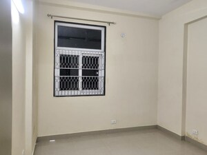 Room in 2 BHK Apartment at Sector 14 Dwarka – for Rent