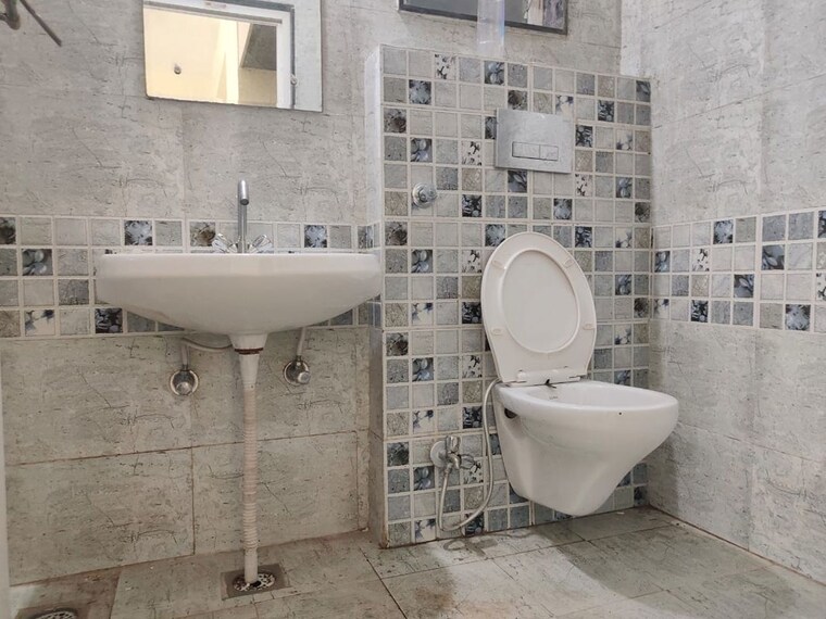 Bathroom, sector 14 dwarka 2 Bedroom 1200 Sq.Ft. Apartment In Sector 14 Dwarka Delhi 10229670