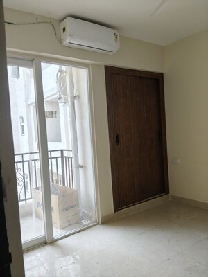 Room in 2 BHK Apartment at Signature Global Prime, Sector 63a – for Rent