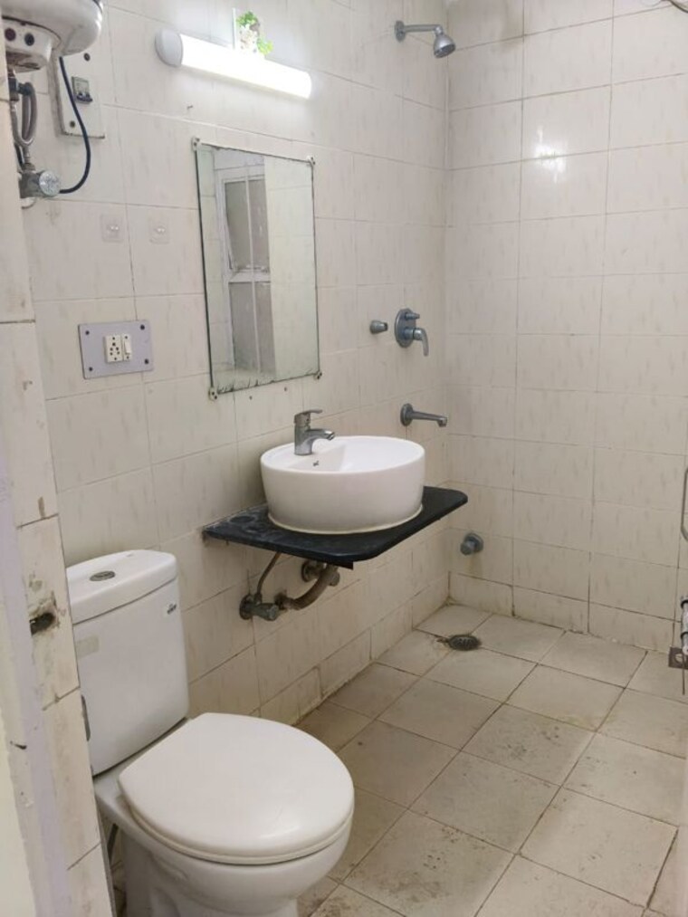 Bathroom, vasant kunj 2 Bedroom 1000 Sq.Ft. Apartment In Vasant Kunj Delhi 10230043