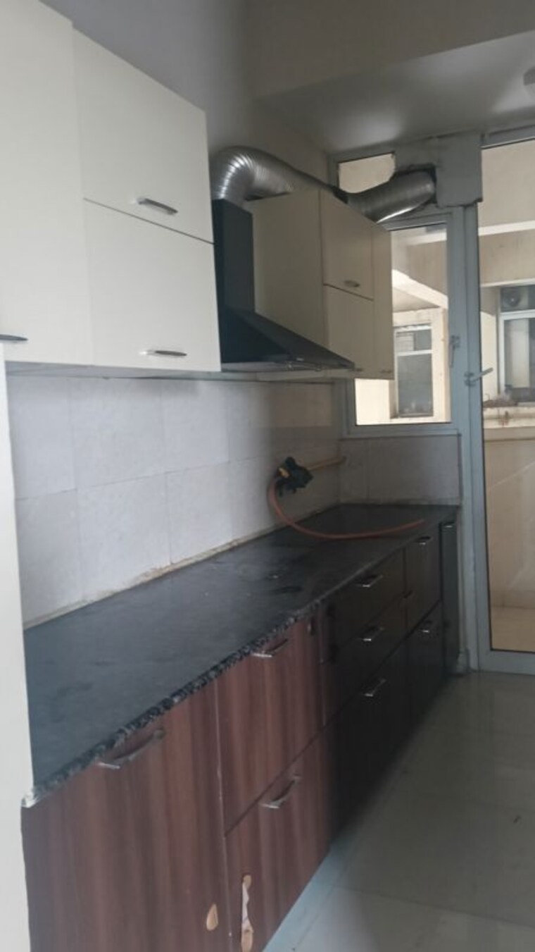 Kitchen, mahagun-mirabella 2.5 Bedroom 847 Sq.Ft. Apartment In Sector 79 Noida 10230045