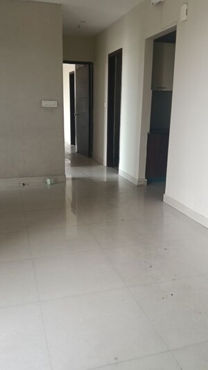 Room in 2.5 BHK Apartment at Mahagun Mirabella, Sector 79 – for Rent