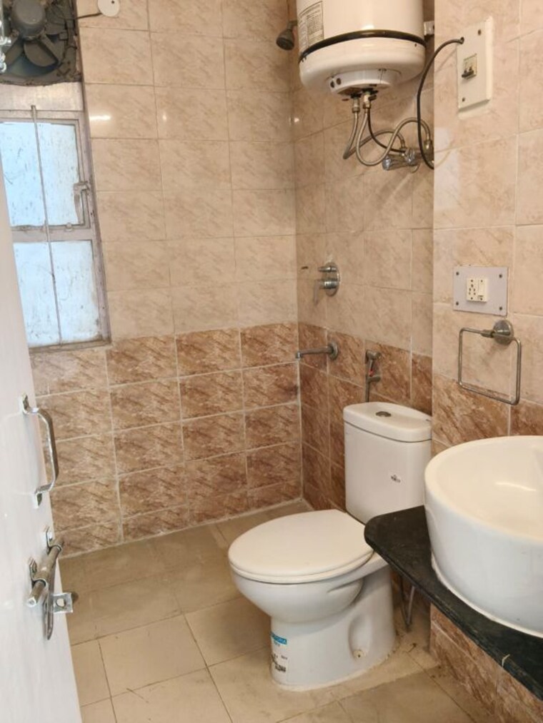 Bathroom, vasant kunj 2 Bedroom 1050 Sq.Ft. Apartment In Vasant Kunj Delhi 10230099