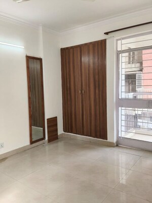 Room in 2 BHK Apartment at Vasant Kunj – for Sale