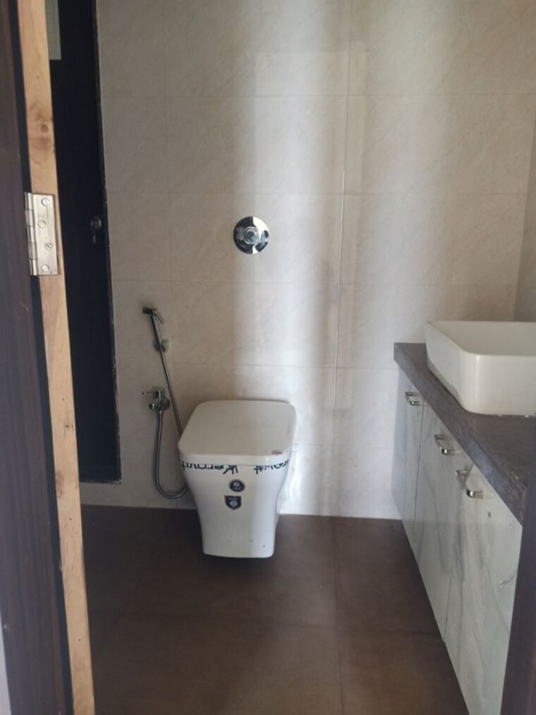 Bathroom, dosti-group-imperia 2 Bedroom 750 Sq.Ft. Apartment In Manpada Thane 10230120