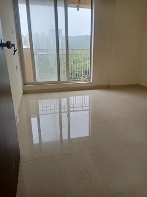 Room in 2 BHK Apartment at Dosti Group Imperia, Manpada – for Rent