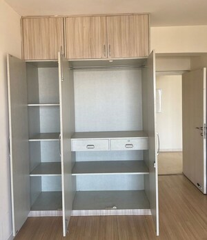 Furnished Amenities in 3 BHK Apartment at DLF The Skycourt, Sector 86 – for Sale