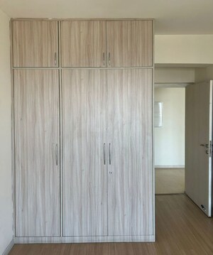 Room in 3 BHK Apartment at DLF The Skycourt, Sector 86 – for Sale