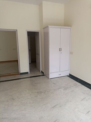 Room in 3 BHK Independent House at RWA Apartments Sector 51, Sector 51 – for Rent