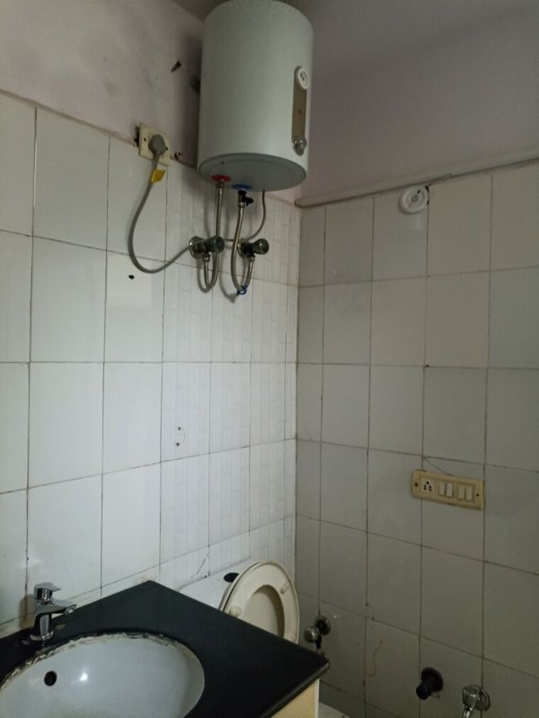 Bathroom, rwa-apartments-sector-51 3 Bedroom 1800 Sq.Ft. Independent House In Sector 51 Noida 10230232