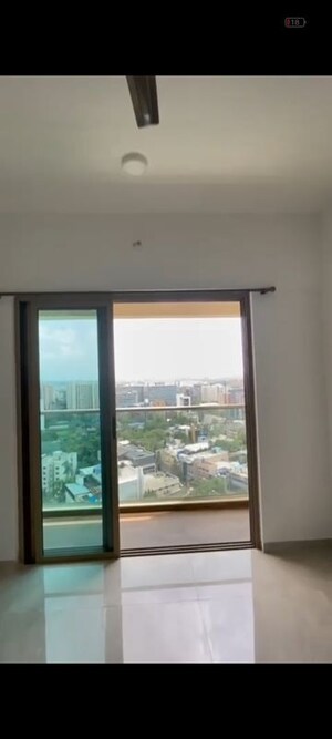 Room in 2 BHK Apartment at Sheth Vasant Oasis, Andheri East – for Rent