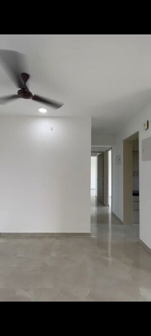 Room in 2 BHK Apartment at Sheth Vasant Oasis, Andheri East – for Rent