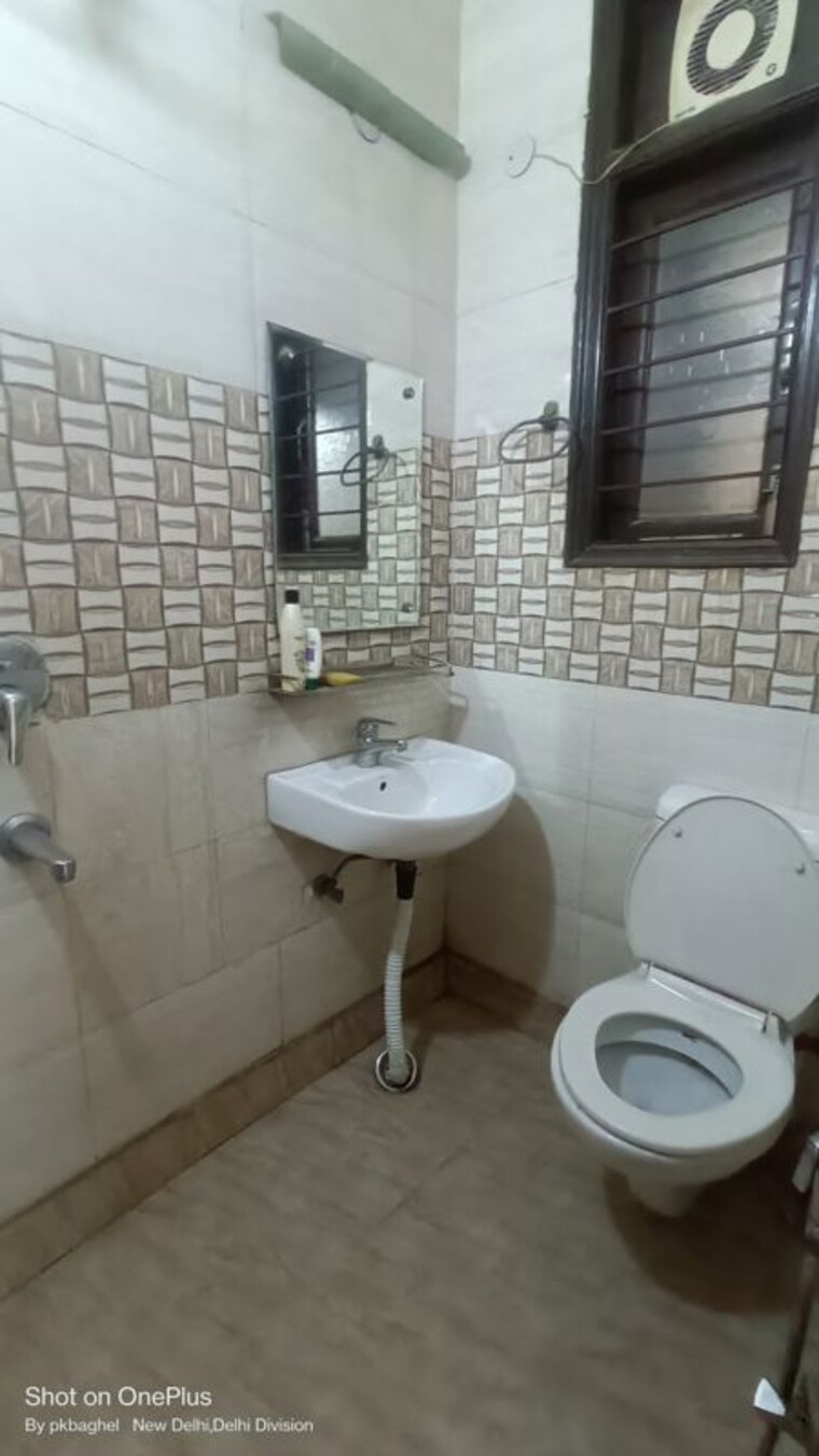 Bathroom, govindpuri 2.5 Bedroom 850 Sq.Ft. Builder Floor In Govindpuri Delhi 10230384