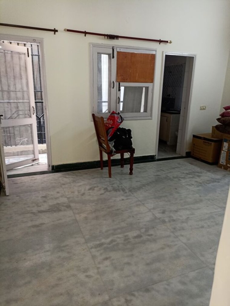 Room, nda-rail-vihar 3 Bedroom 1800 Sq.Ft. Independent House In Sector 33 Noida 10230509
