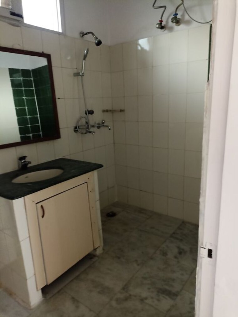 Kitchen, nda-rail-vihar 3 Bedroom 1800 Sq.Ft. Independent House In Sector 33 Noida 10230509