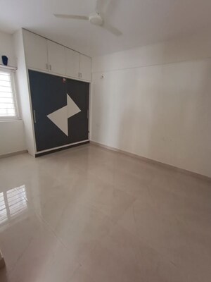 Room in 3 BHK Apartment at Rainbow Vistas, Hi Tech City – for Rent