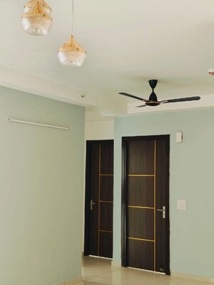 Room in 3 BHK Apartment at Geotech Pristine Avenue, Sector 16c Greater Noida – for Rent