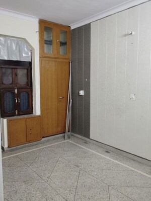 2 BHK Builder Floor For Rent in Sector 16