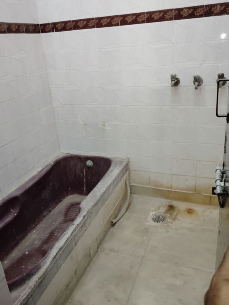 Bathroom, sector 16 2 Bedroom 950 Sq.Ft. Builder Floor In Sector 16 Faridabad 10230459