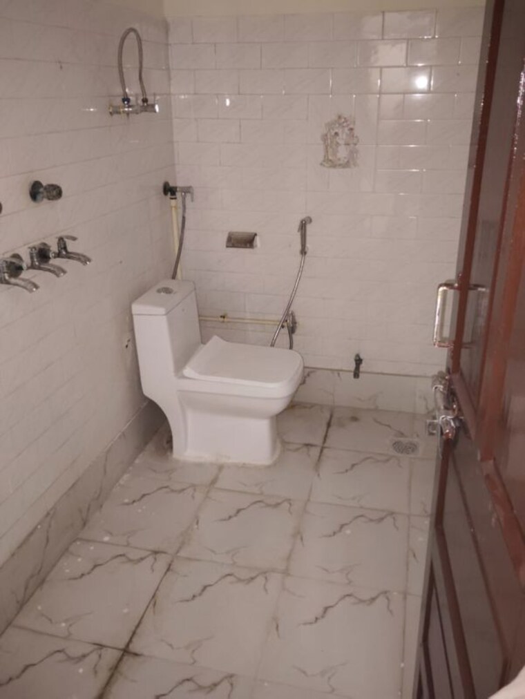 Bathroom, sector 16 2 Bedroom 950 Sq.Ft. Builder Floor In Sector 16 Faridabad 10230459