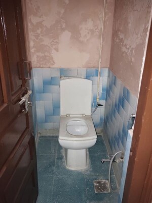 Bathroom in 2 BHK Builder Floor at Sector 16 – for Rent