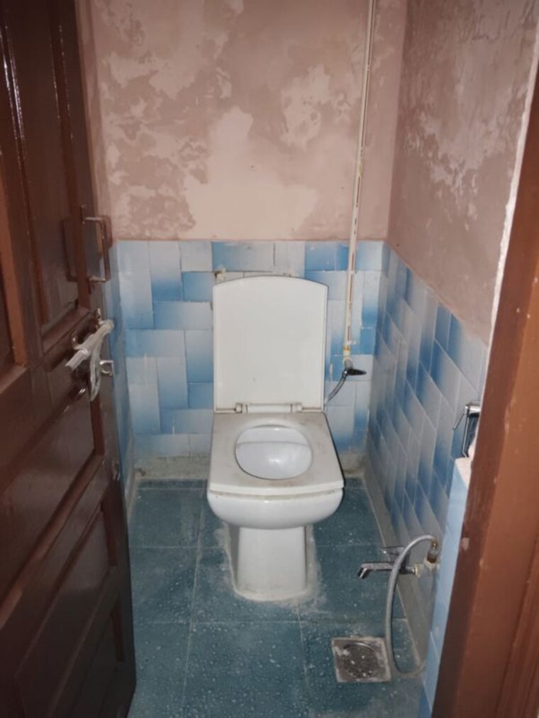 Bathroom, sector 16 2 Bedroom 950 Sq.Ft. Builder Floor In Sector 16 Faridabad 10230459