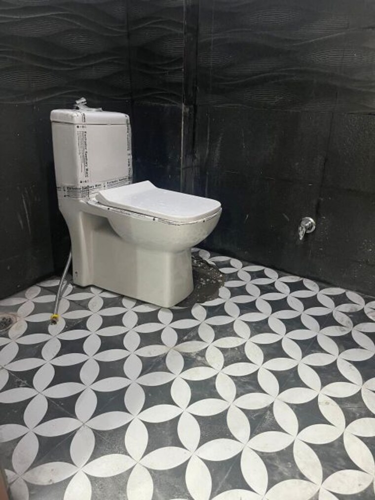 Bathroom, sector 43 1 RK 450 Sq.Ft. Builder Floor In Sector 43 Gurgaon 10230823