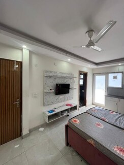 1 BHK Builder Floor For Rent in DLF City Phase IV